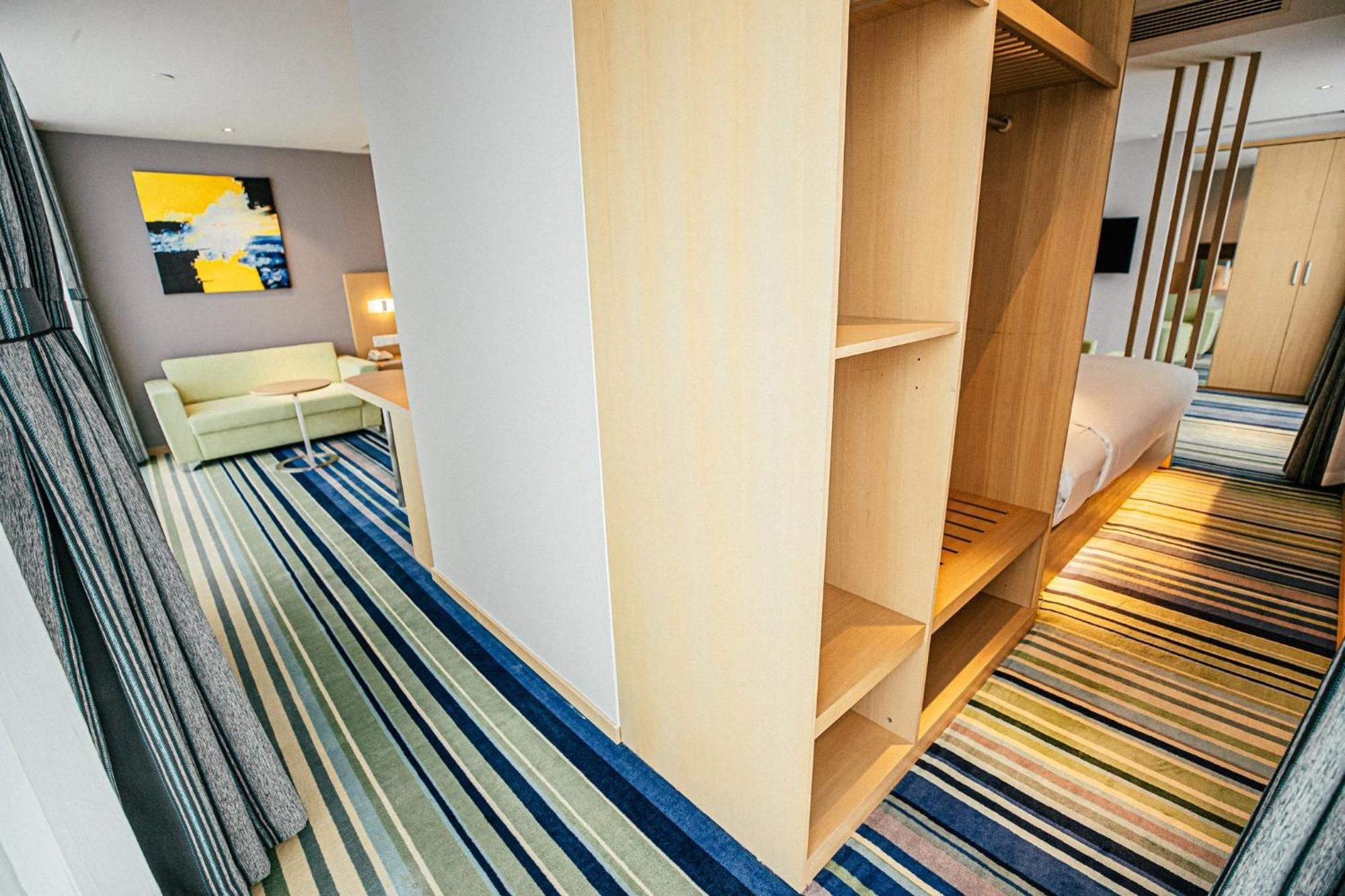 Holiday Inn Express Yingkou Onelong Plaza By Ihg Gaizhou ภายนอก รูปภาพ